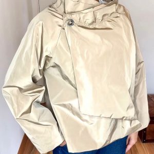 CHAQUETA ASIMETRICA DE TAFETAN BEIGE