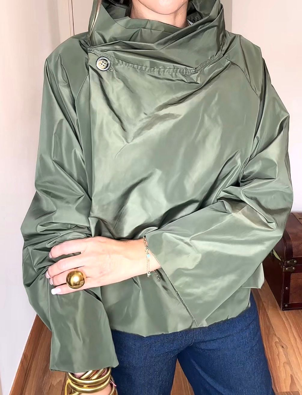 CHAQUETA ASIMETRICA DE TAFETAN VERDE