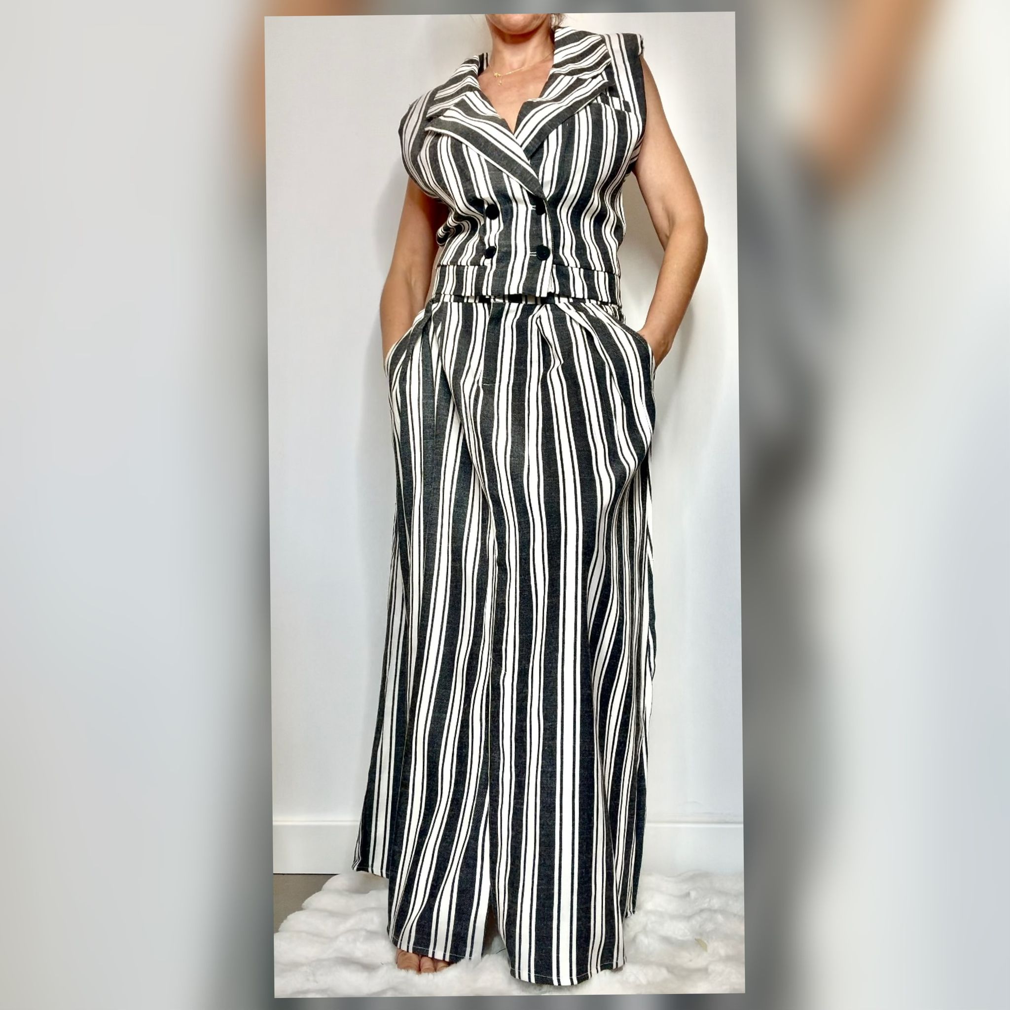 CONJUNTO CHALECO HOMBRERAS y FALDA RAYAS NEGRO