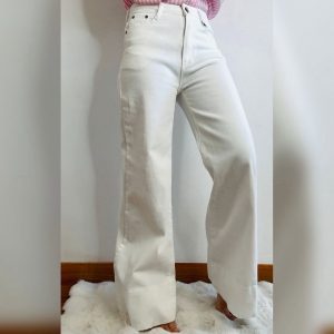 PANTALON TEJANO PATA ANCHA – DENIM CON TOQUE ELASTICO BLANCO
