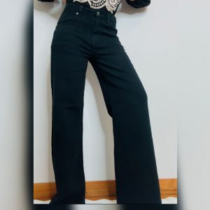 PANTALON TEJANO PATA ANCHA – DENIM CON TOQUE ELASTICO NEGRO