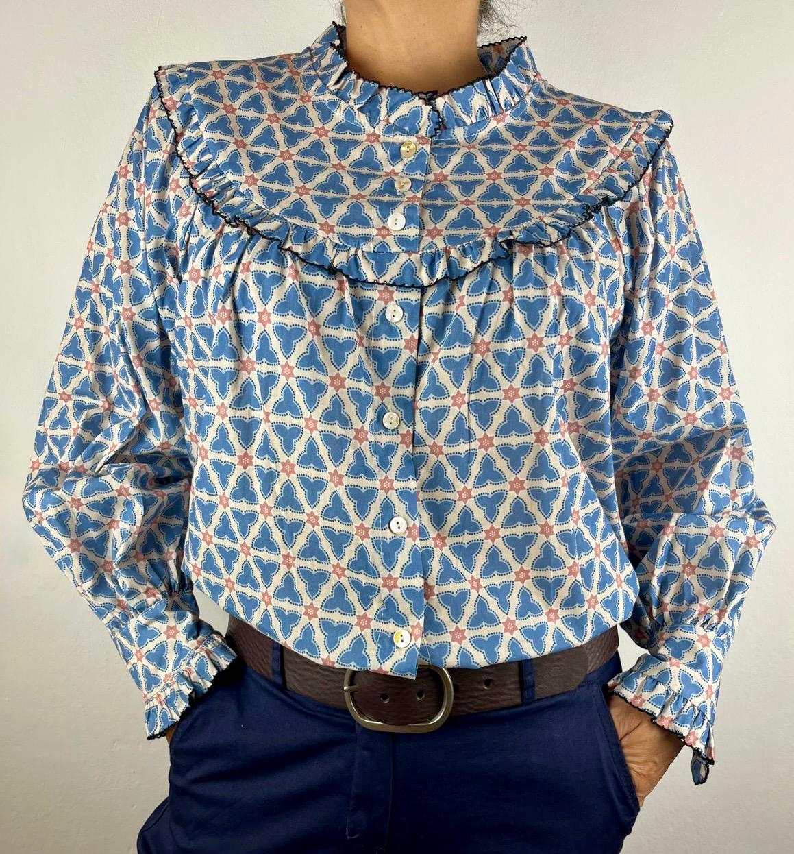 CAMISA ESTAMPADA TONOS CELESTES