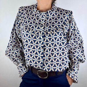 CAMISA ESTAMPADA TONOS MARINOS