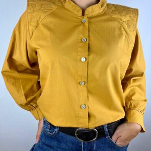 CAMISA APLIQUE EN LOS HOMBROS MONTAZA
