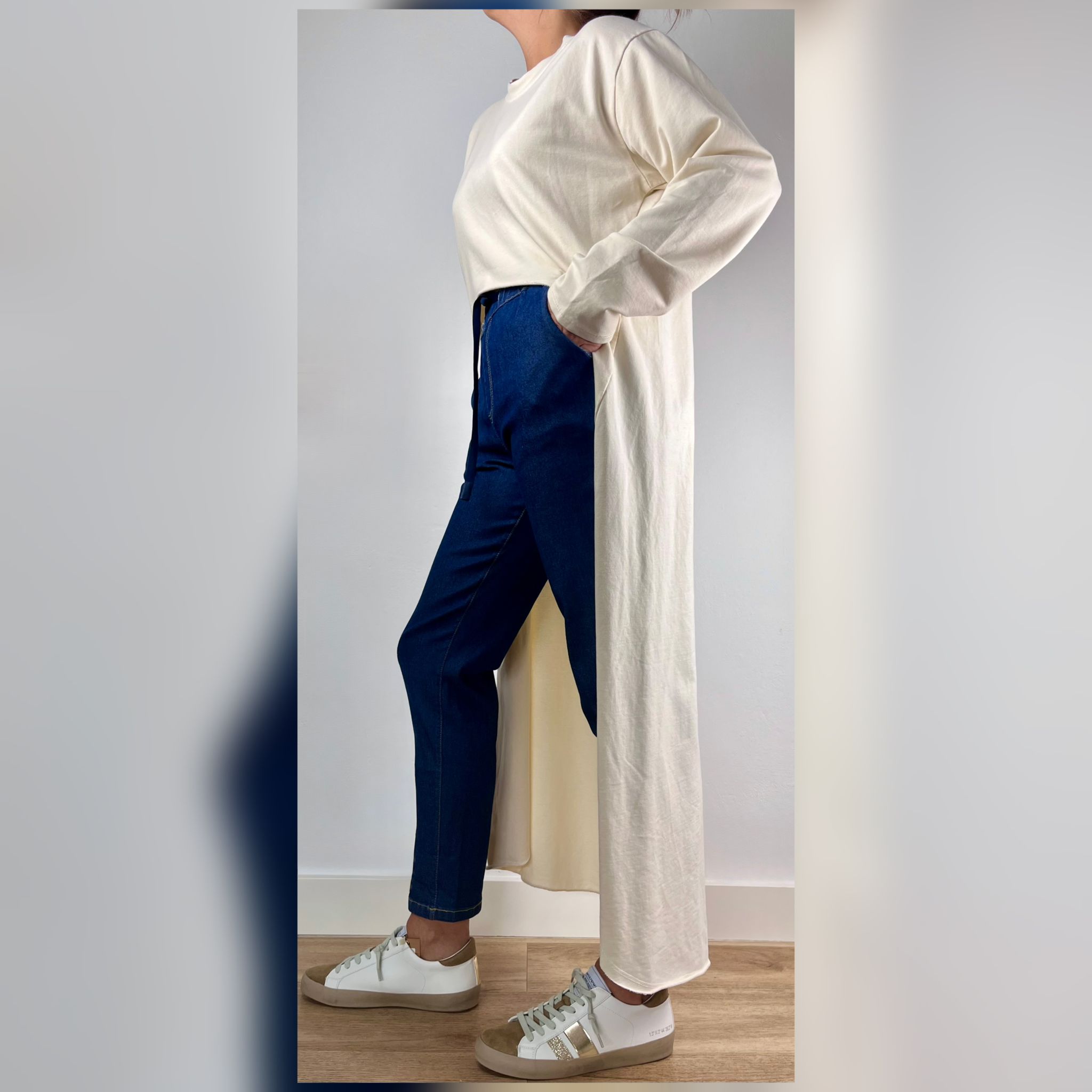 SUDADERA ASIMETRICA TIPO CAPA BEIGE - Imagen 2