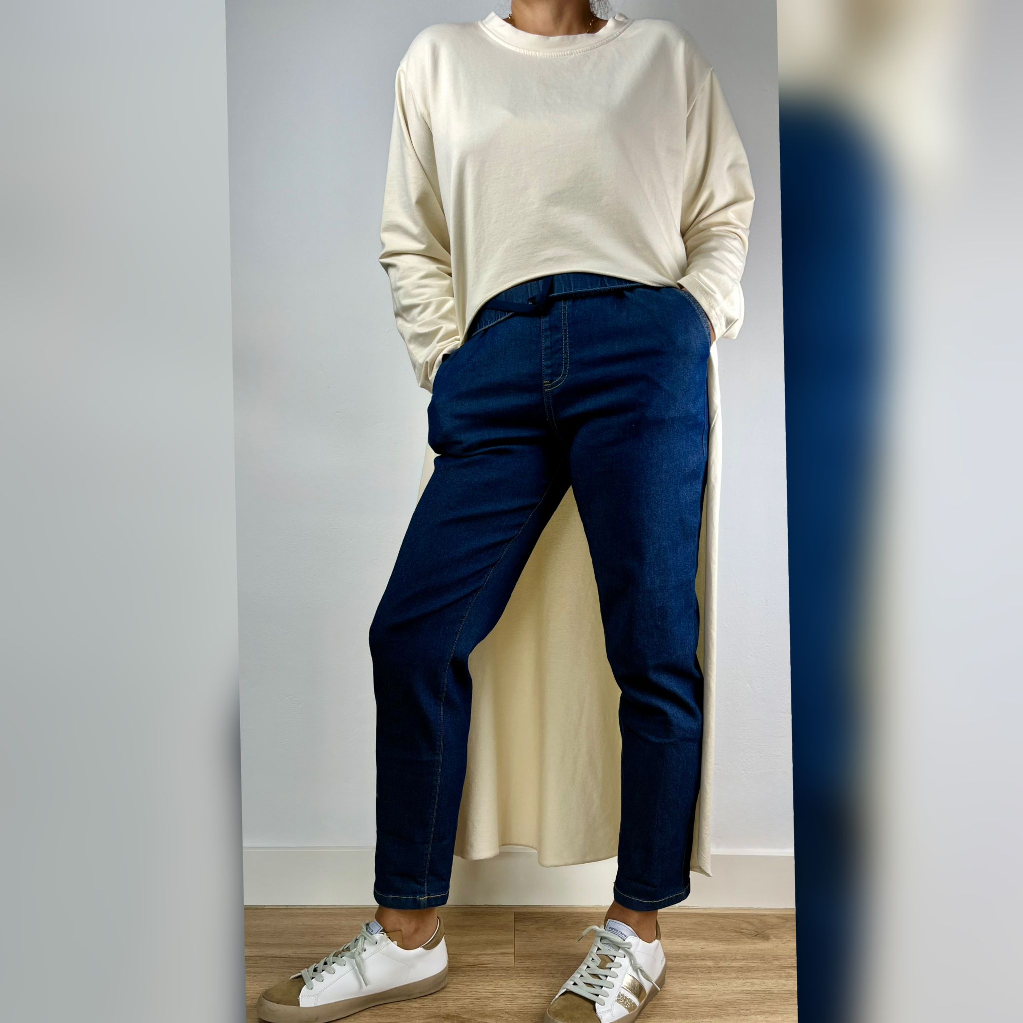 SUDADERA ASIMETRICA TIPO CAPA BEIGE